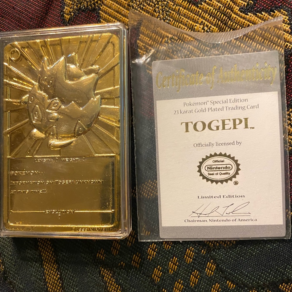 TOGEPI Pokémon Special Edition 23 karat gold plated trading card